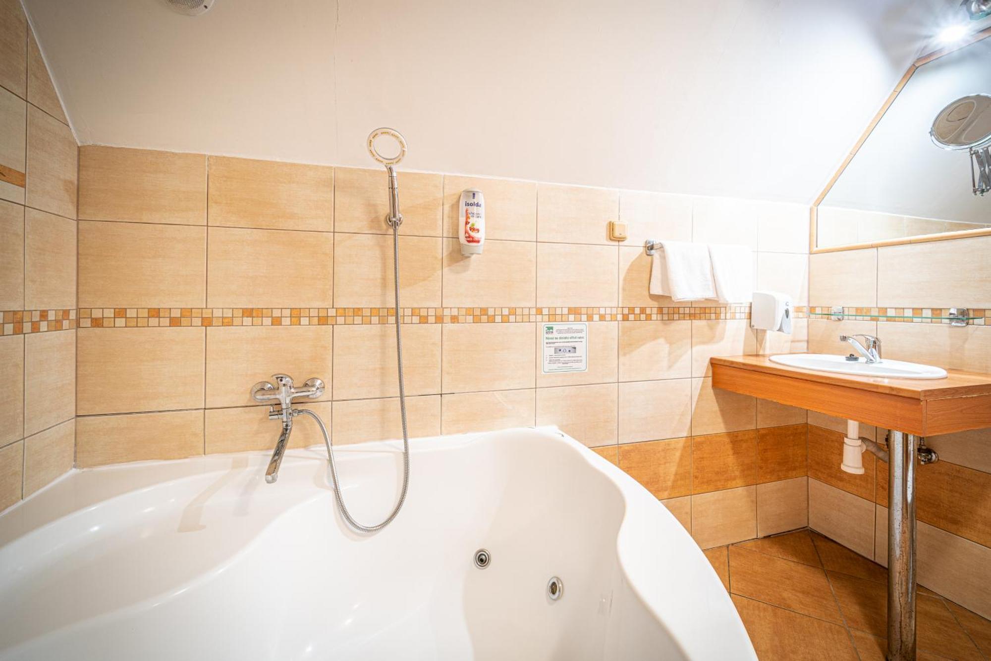 Bungalovy Sepetna - Pro 4 Osoby Ostrawica Zewnętrze zdjęcie